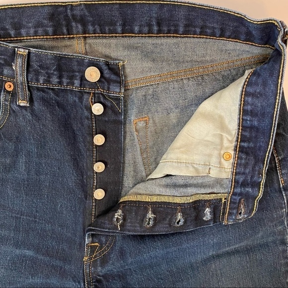 Levi’s 501 Mid Thigh Cut Off Shorts - Picture 4 of 8